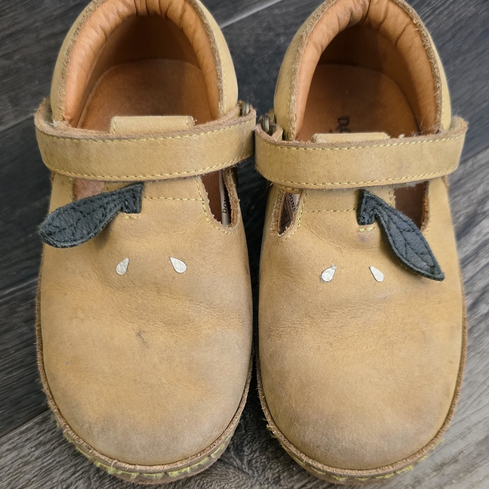 Donsje Kids Tan Leather Shoes with Leaf Design